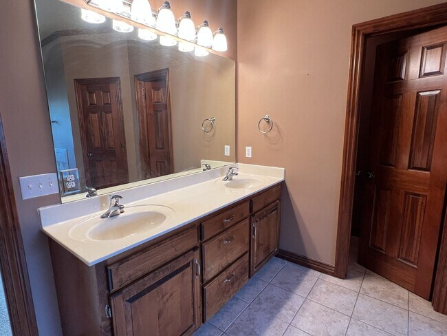 Building Photo - ***PRICE ADJUSTMENT - MOVE IN SPECIAL***