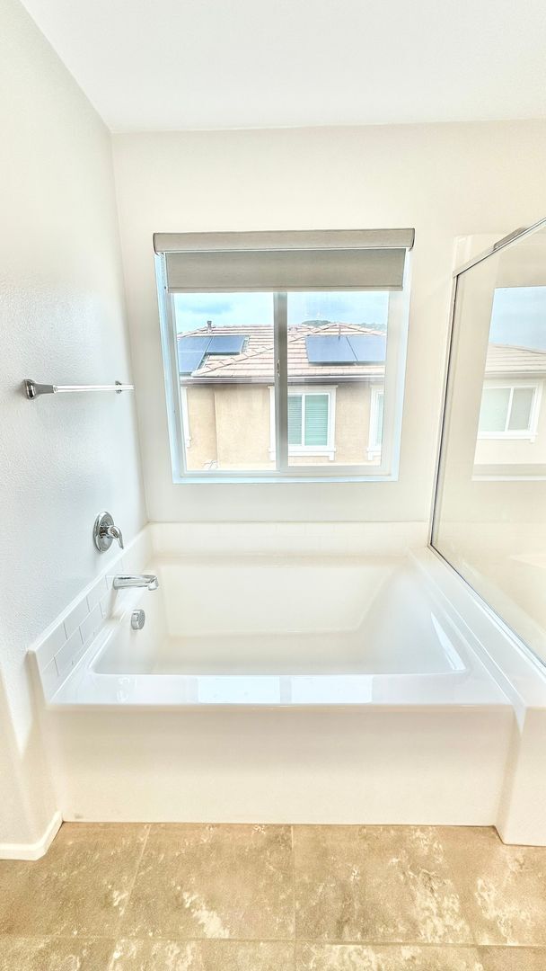 Building Photo - Newer & Lovely Two-Story Home in the New C...
