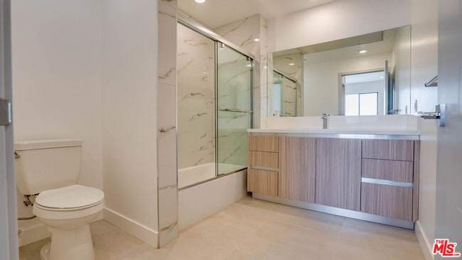 Building Photo - 1540 S Hayworth Ave