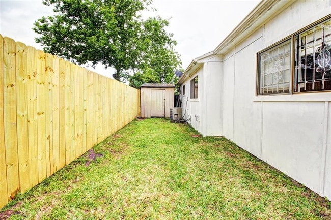 Building Photo - 6615 Briar Terrace Dr
