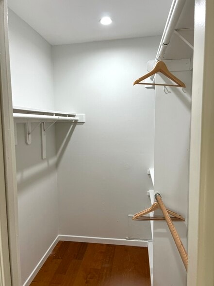 Walk-in Closet - 213 16th Pl