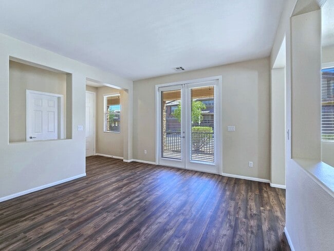 Building Photo - 5389 Hollymead Dr