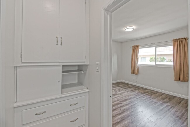 Building Photo - 11864 Manor Dr