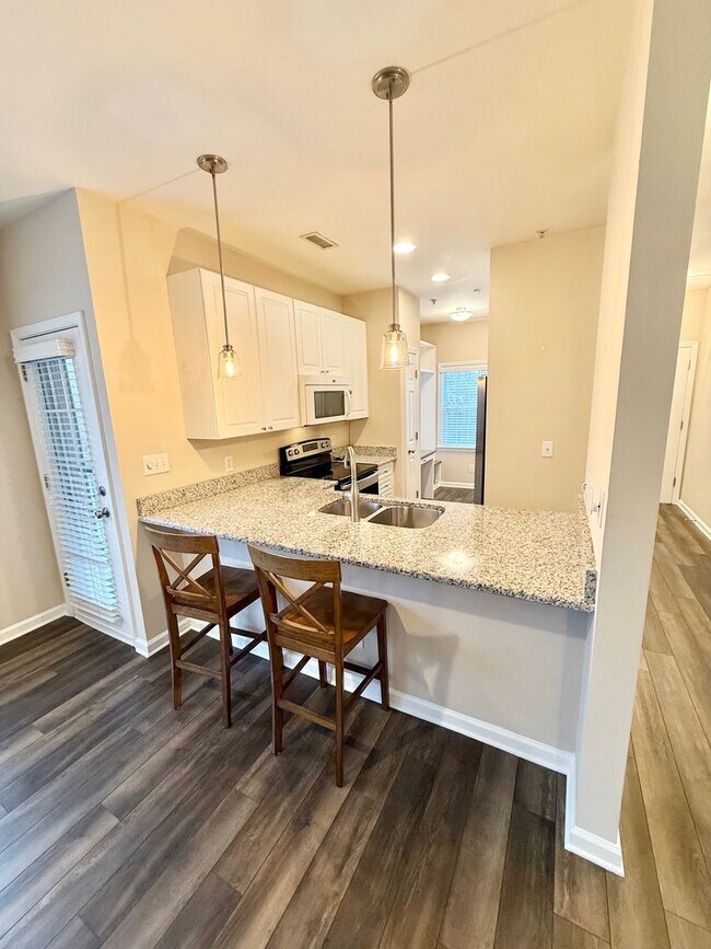 Building Photo - Modern Condo Near Lake Norman!!