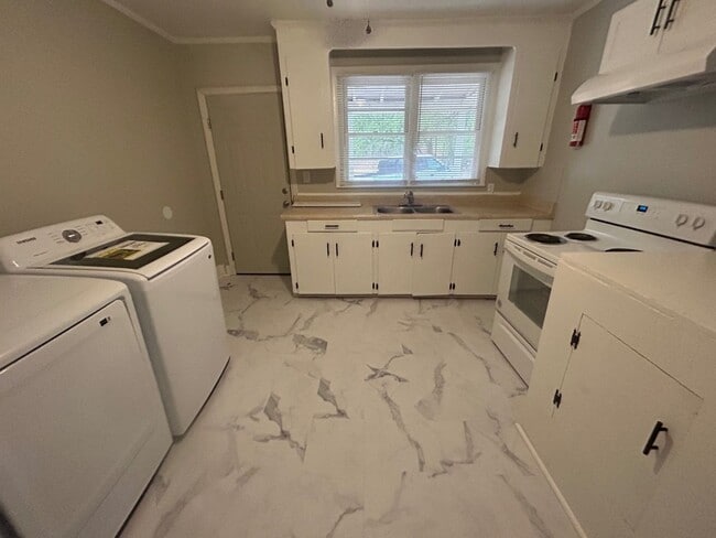 Building Photo - 5105 Middleton St