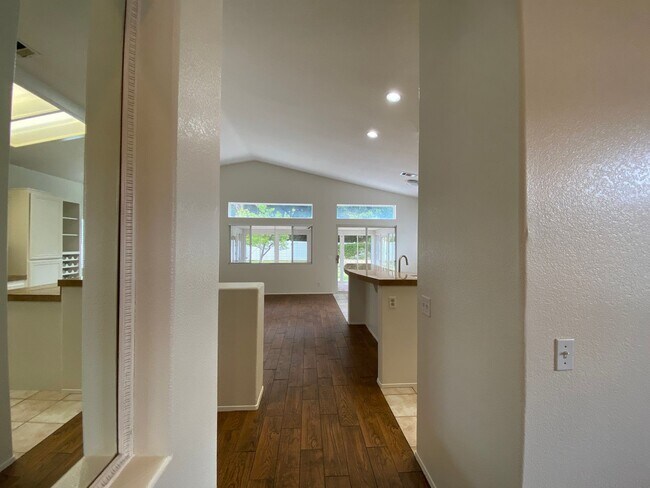 Building Photo - Spacious 3 Bedroom, 2 Bath located in Treasures of Caste Creek Community!