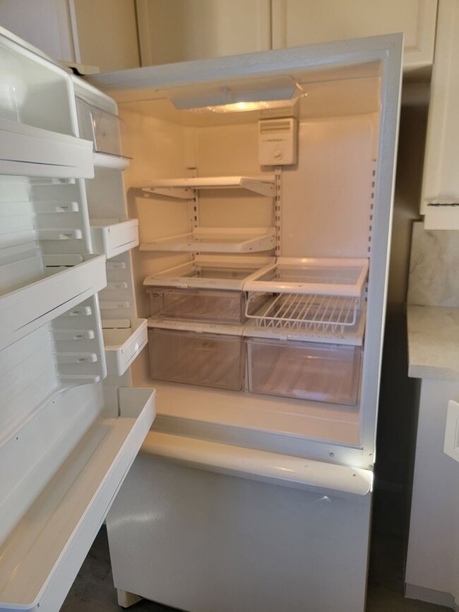 Building Photo - 2 BD/2 BATH