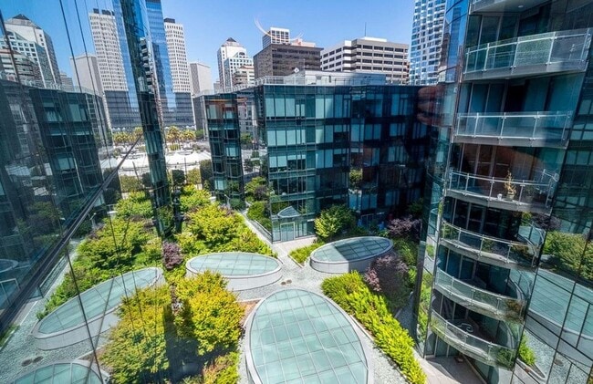 Building Photo - Fantastic Penthouse w/ Balcony and one car valet - 1BR/1 Office/1.5BA - Lumina / SOMA