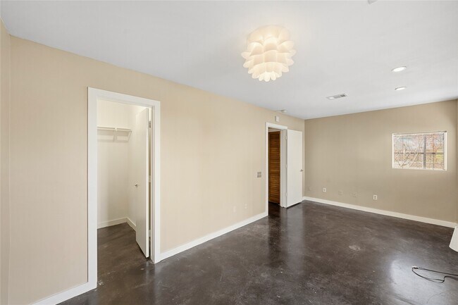 Building Photo - 1302 Rosalie St