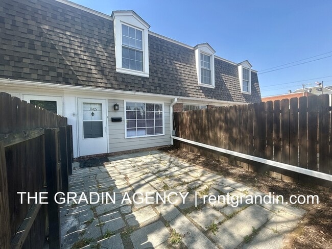 Building Photo - 1805 Grandin Rd SW