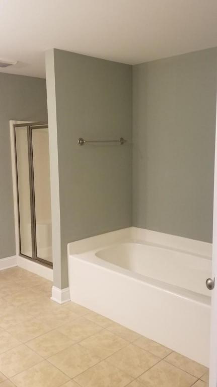 Building Photo - 405 S Pointe Dr