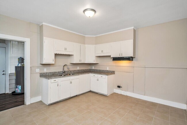 Building Photo - Spacious 2-Bedroom Duplex in Talladega – M...