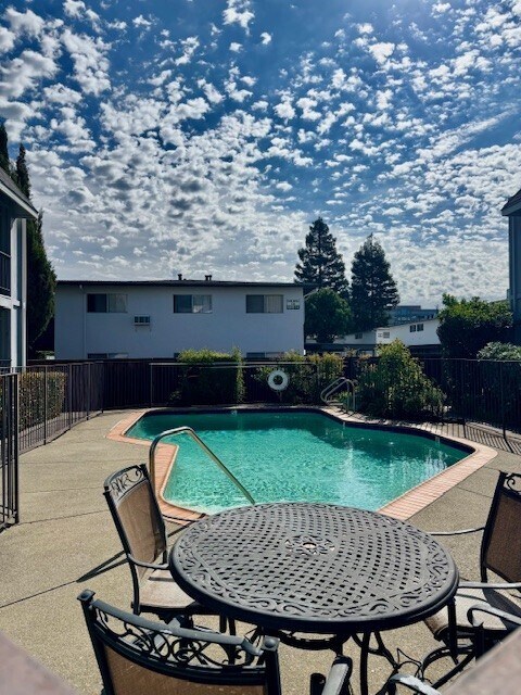 Building Photo - 1530 Sunnyvale Ave