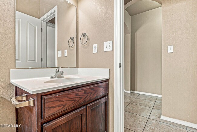 Building Photo - 7008 Faxon Dr