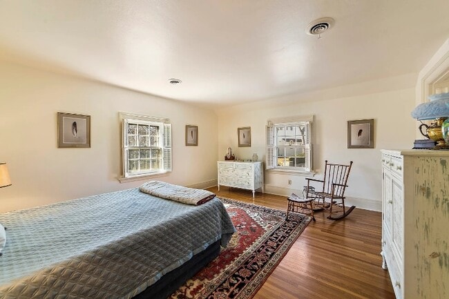 Building Photo - 385 Sherwood Ave