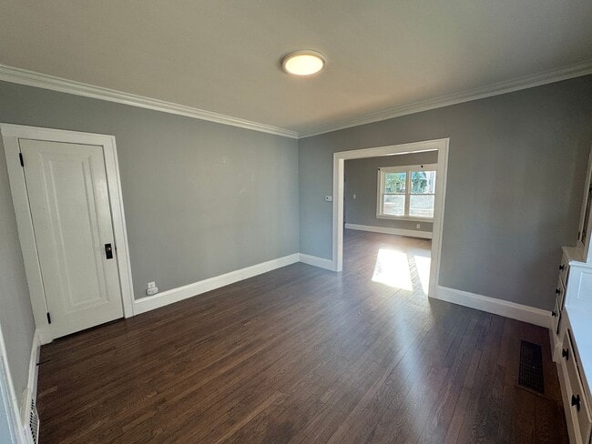 Building Photo - 2115 Lewis Dr