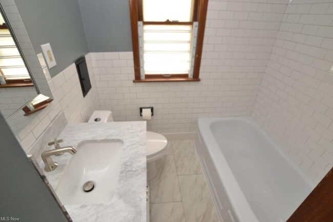 Building Photo - 18990 Raymond St