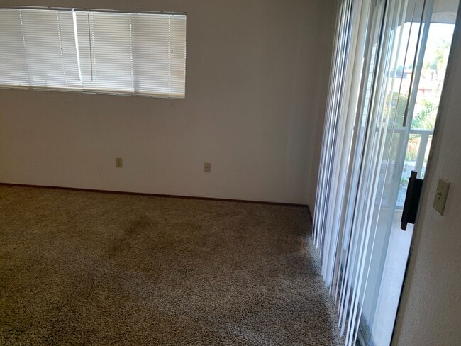 Building Photo - 255-257 Evergreen Ave