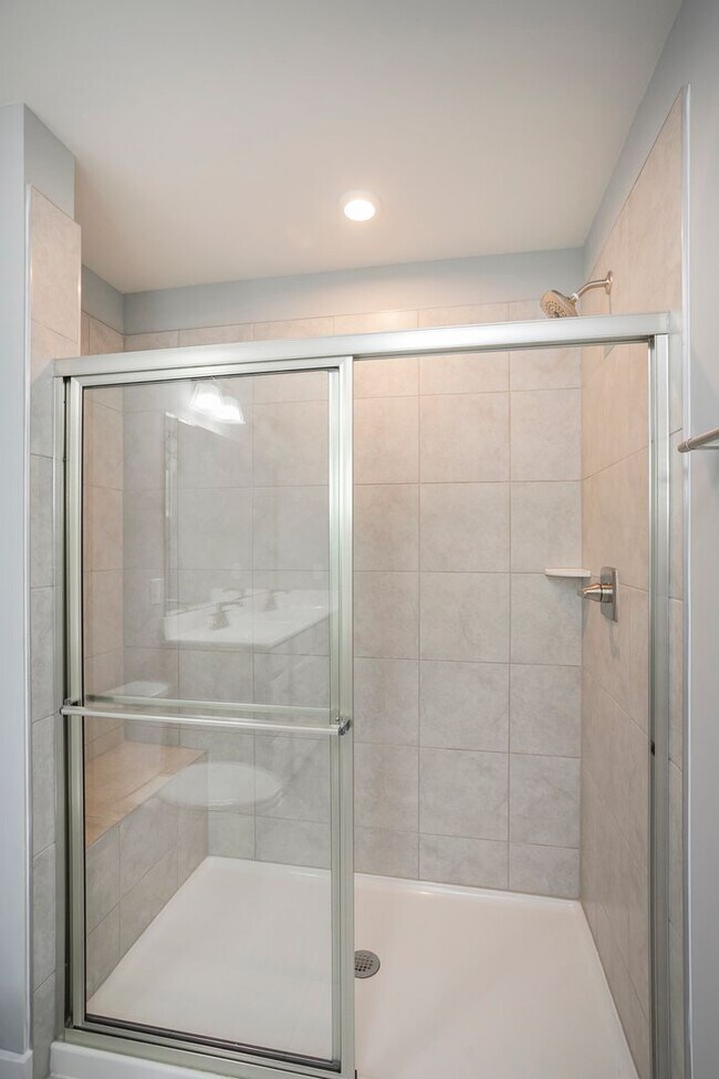 Building Photo - 711 Cottage Dr