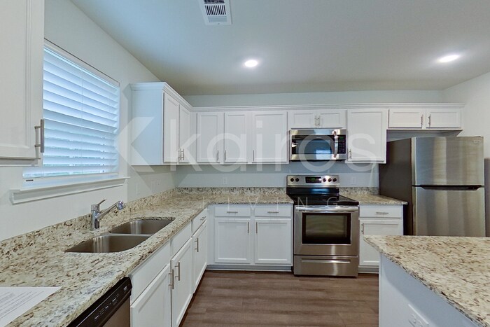 Building Photo - 247 Western Red Cedar Dr