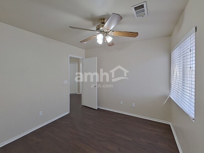 Building Photo - 1752 Quartz Landing Ave