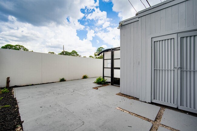 Building Photo - 6311 Riverview Way