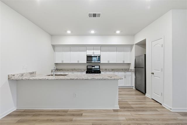 Building Photo - 402 Marsh Ln