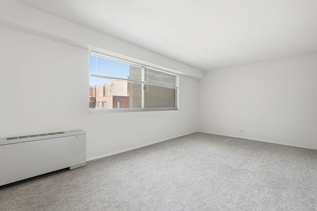 Building Photo - Sun-Filled 1BR/1.5BA with Garage Parking in The Willoughby!