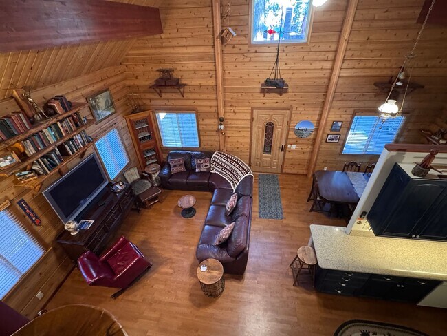 Building Photo - Furnished mountain cabin