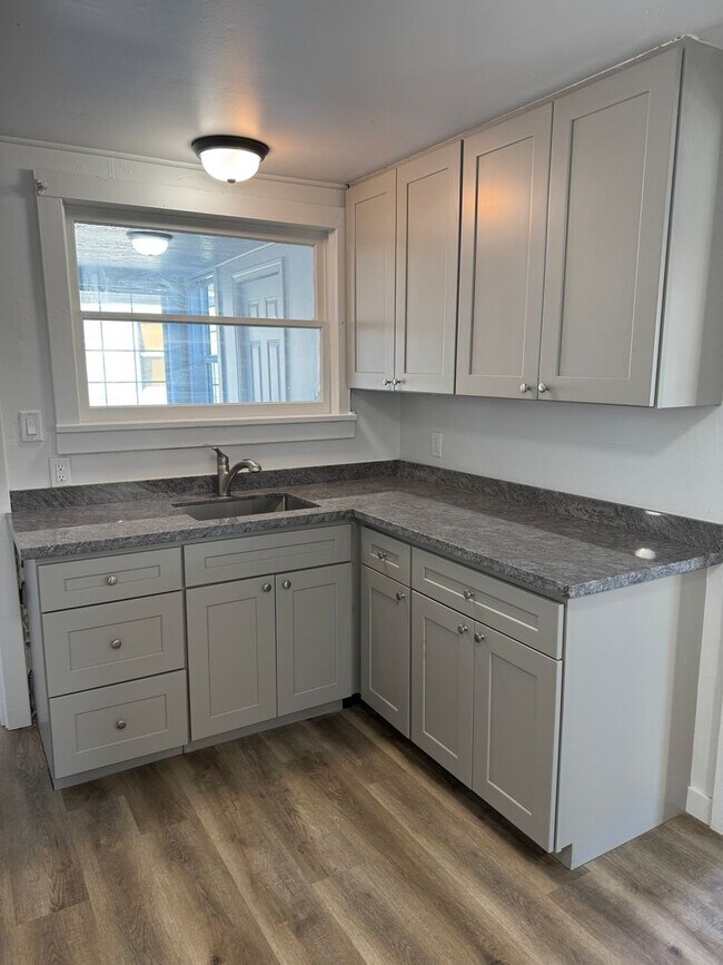 Building Photo - behe02