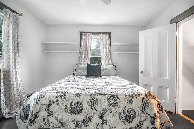 Building Photo - 5 Gordon Pl