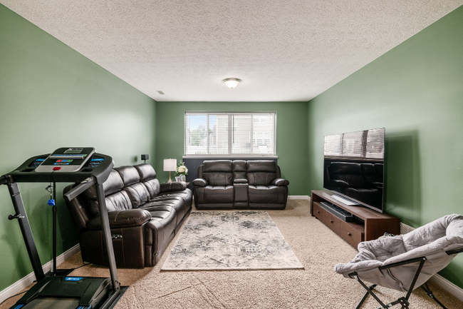 Building Photo - 6138 Longwood Dr