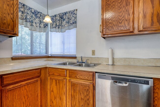 Building Photo - Cozy Lacey Rambler - Move-In Ready now! 3 bed 1 bath patio home - North Thurston S.D.