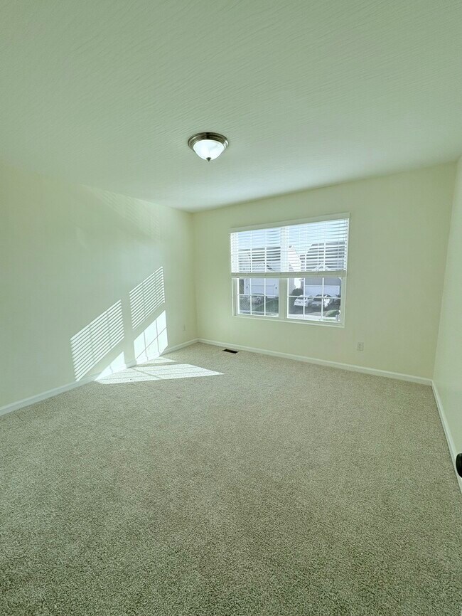 Building Photo - Charming 3 Bed, 2.5 bath in Blacklick!