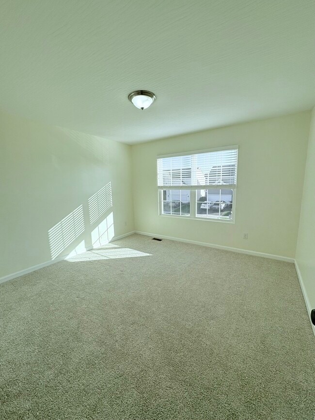 Building Photo - Charming 3BR 2.5BA w/ Pond-View Patio • Fireplace • Loft in Blacklick