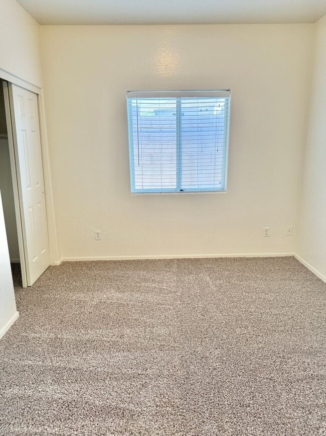 Building Photo - 314 S 117th Dr