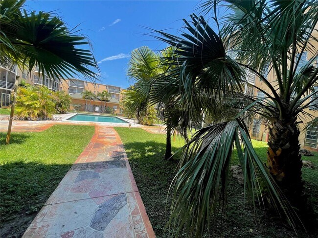 Building Photo - 4848 NW 24th Ct