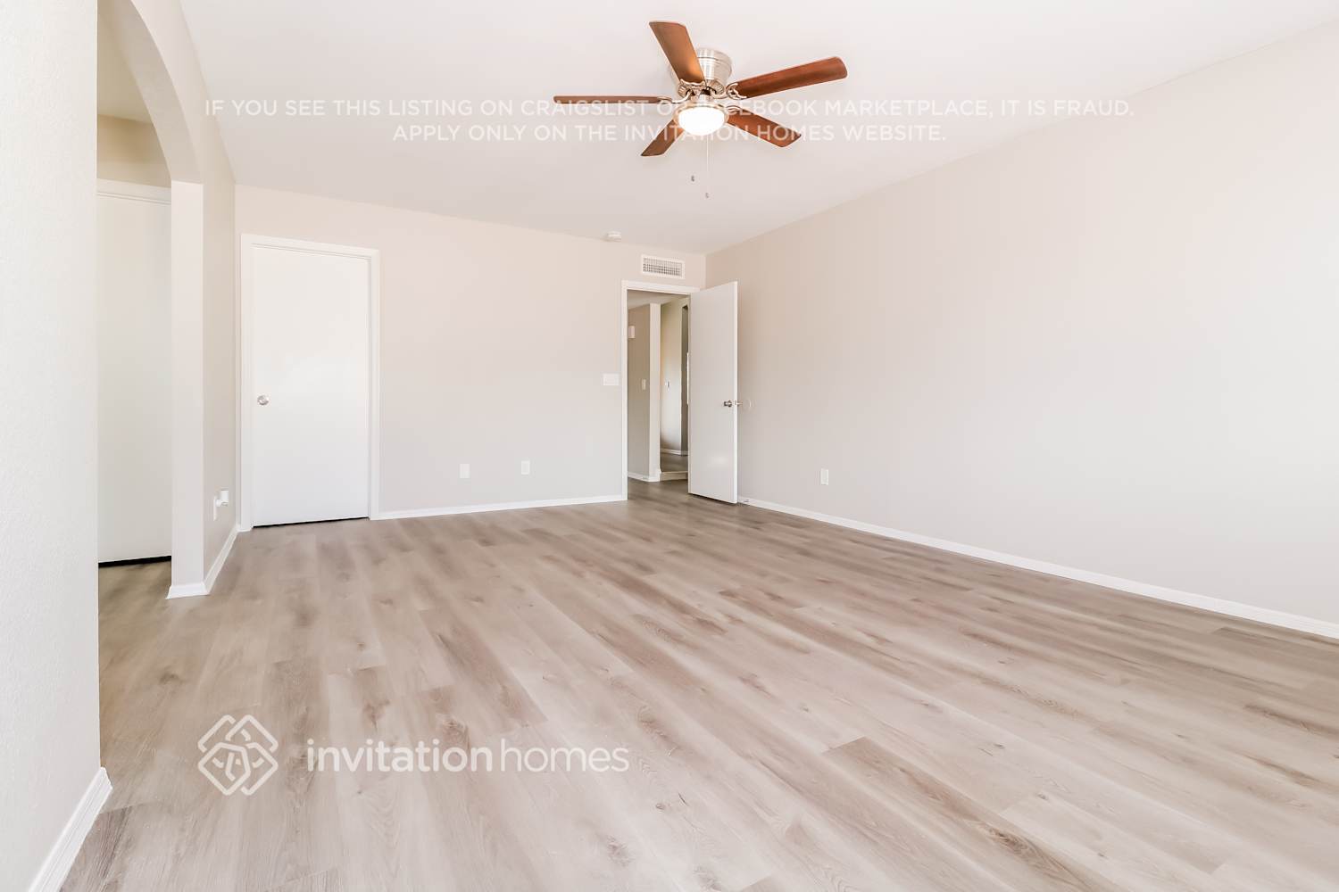 Building Photo - 8010 W Sierra Vista Dr