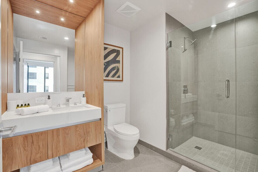 Building Photo - 11 NE 6th St