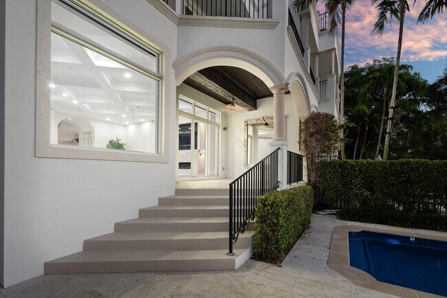 Building Photo - 549 NE 19th Ave