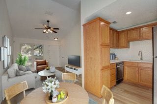 Building Photo - 1015 E Yager Ln