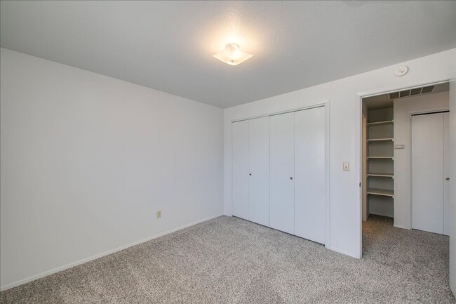 Building Photo - Charming 2 Bed, 1 Bath Duplex – Prime Bois...