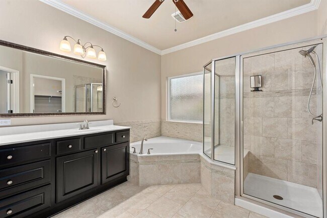 Building Photo - 880 Wild Rose Dr