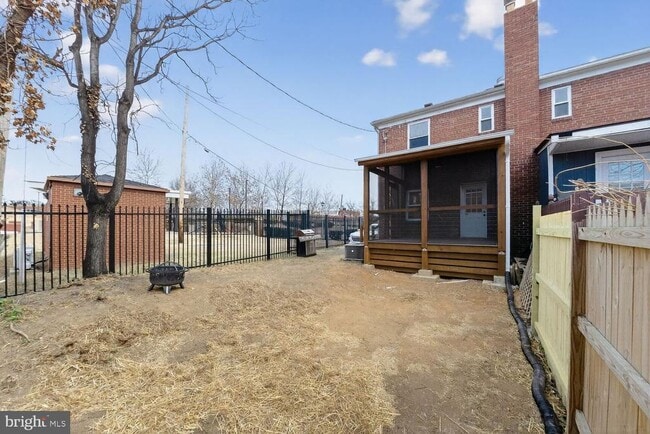 Building Photo - 706 S Orme St