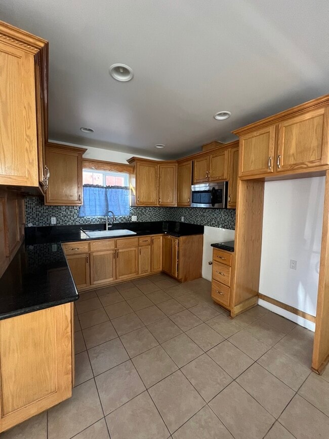 Building Photo - 2 Bed 1 Bath Front House In South Gate