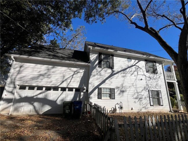 Building Photo - 889 Crew St SW