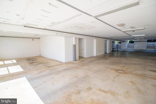 Building Photo - 45522 Westmeath Way