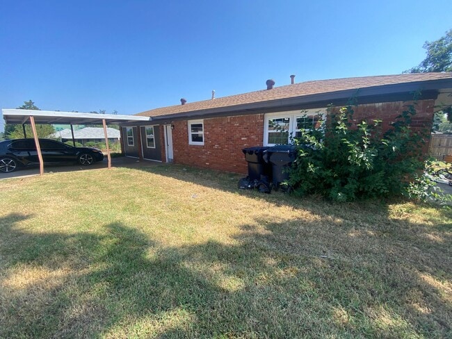 Building Photo - Charming 5 Bedroom House