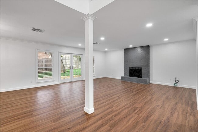 Building Photo - 8000 Manassas Dr