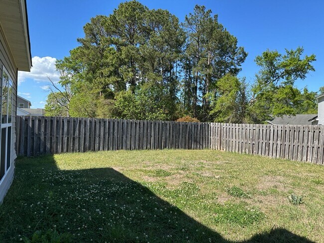 Building Photo - 20 Wesleyan Dr